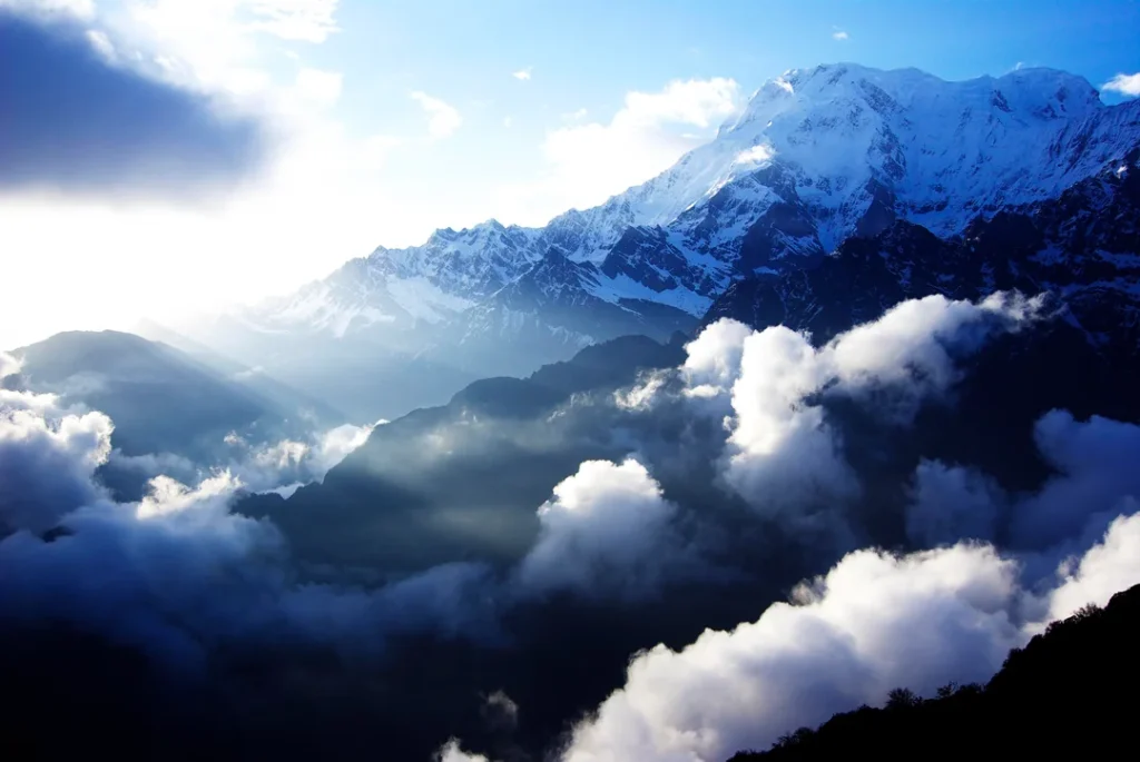 views-on-the-way-of-mardi-himal-trek-in-nepal-v0-k20qtbr6apgg1