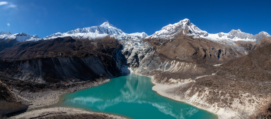 Birendra_lake_and_Mt._Manaslu